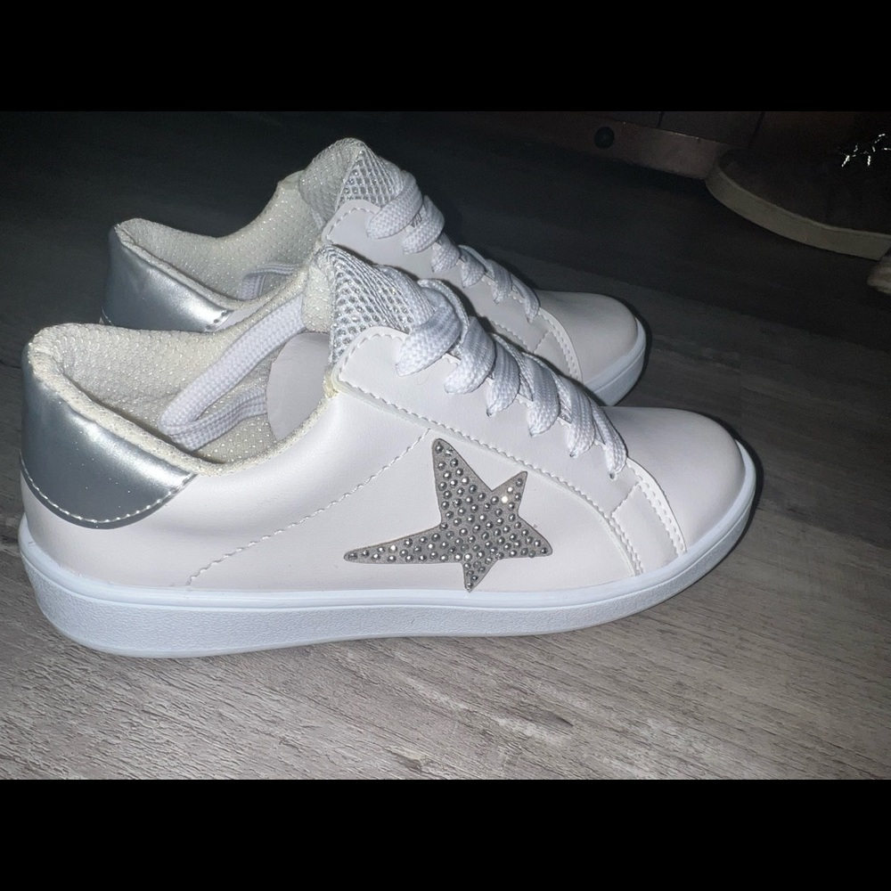 Cute white sneakers! Silver star and sparkly!! NWT
